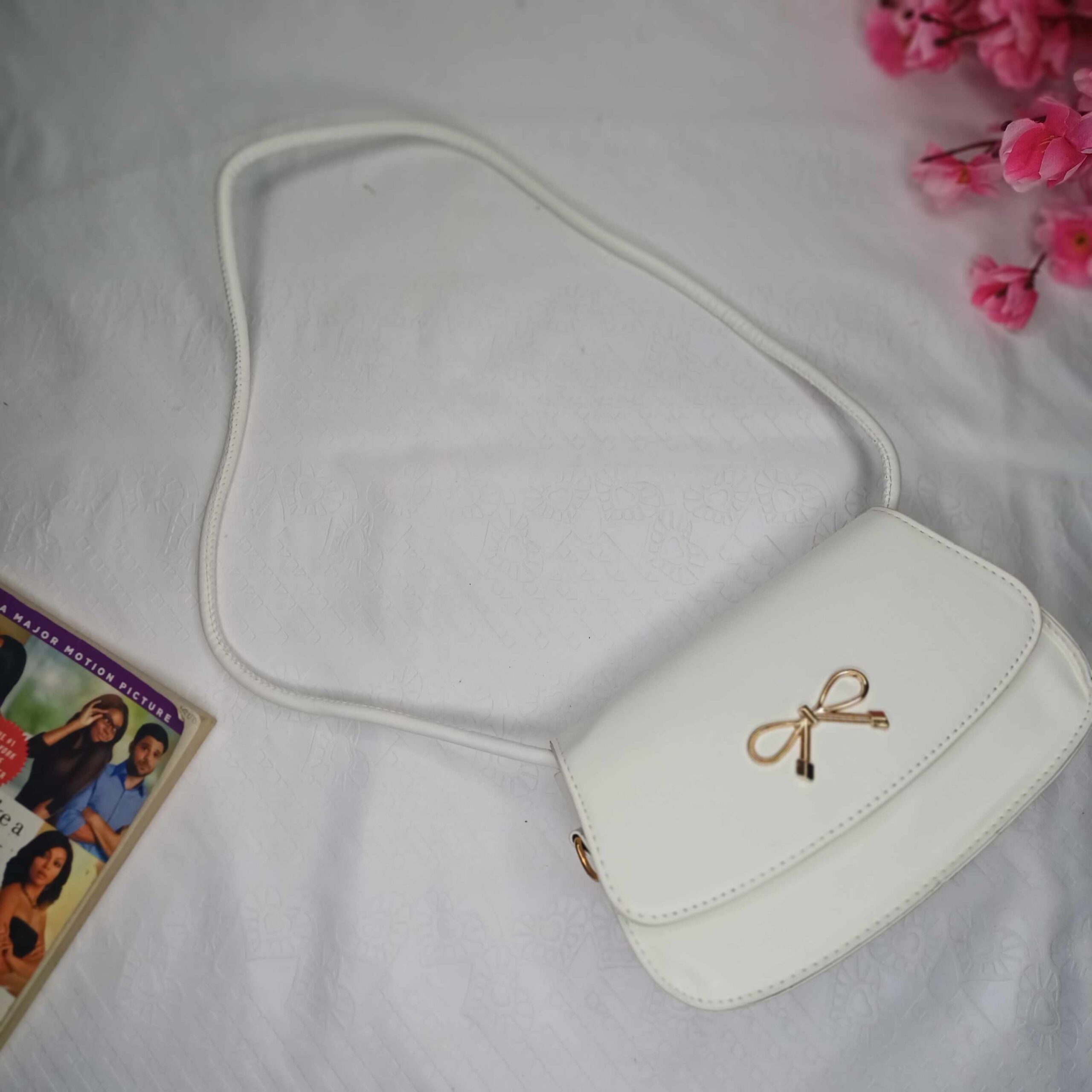 Elegant White Bowknot Clutch