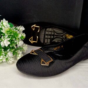 Black flat ballerina shoe