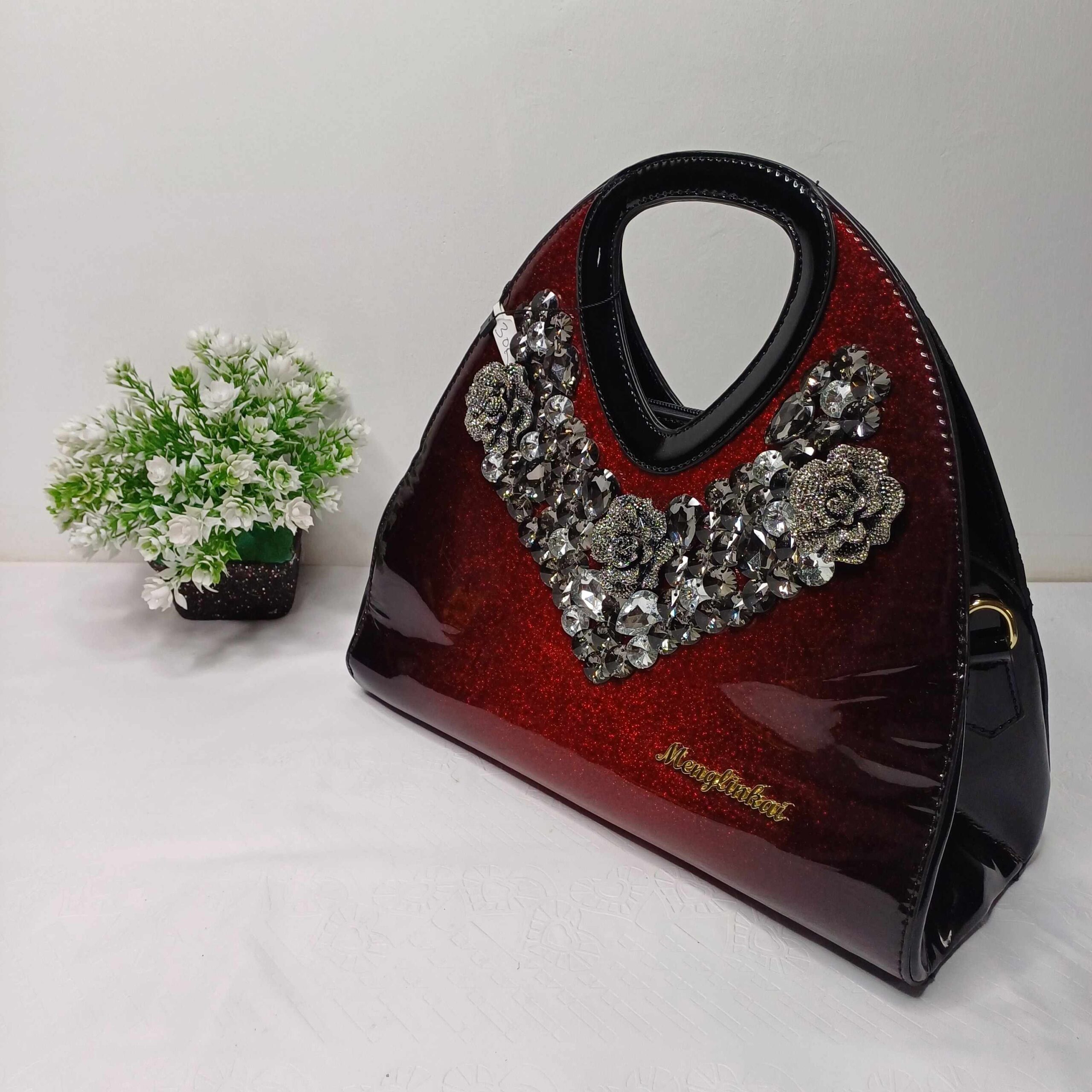 Menghantar Handbag