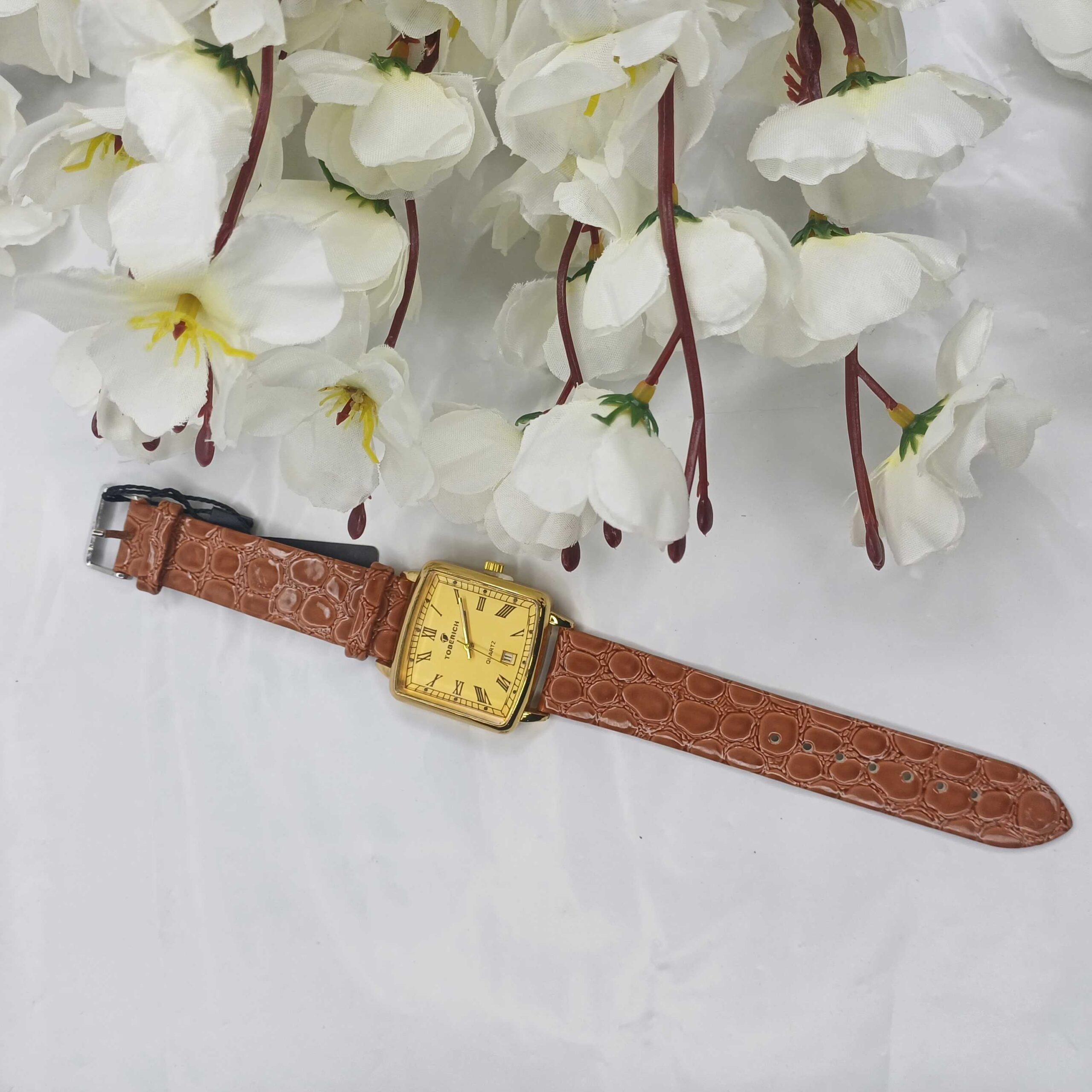 Elegant Gold Square Face Leather Strap Watch