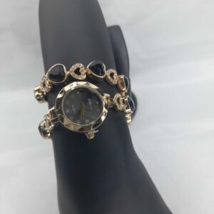 Elegant Heart Charm Women's Wristwatch