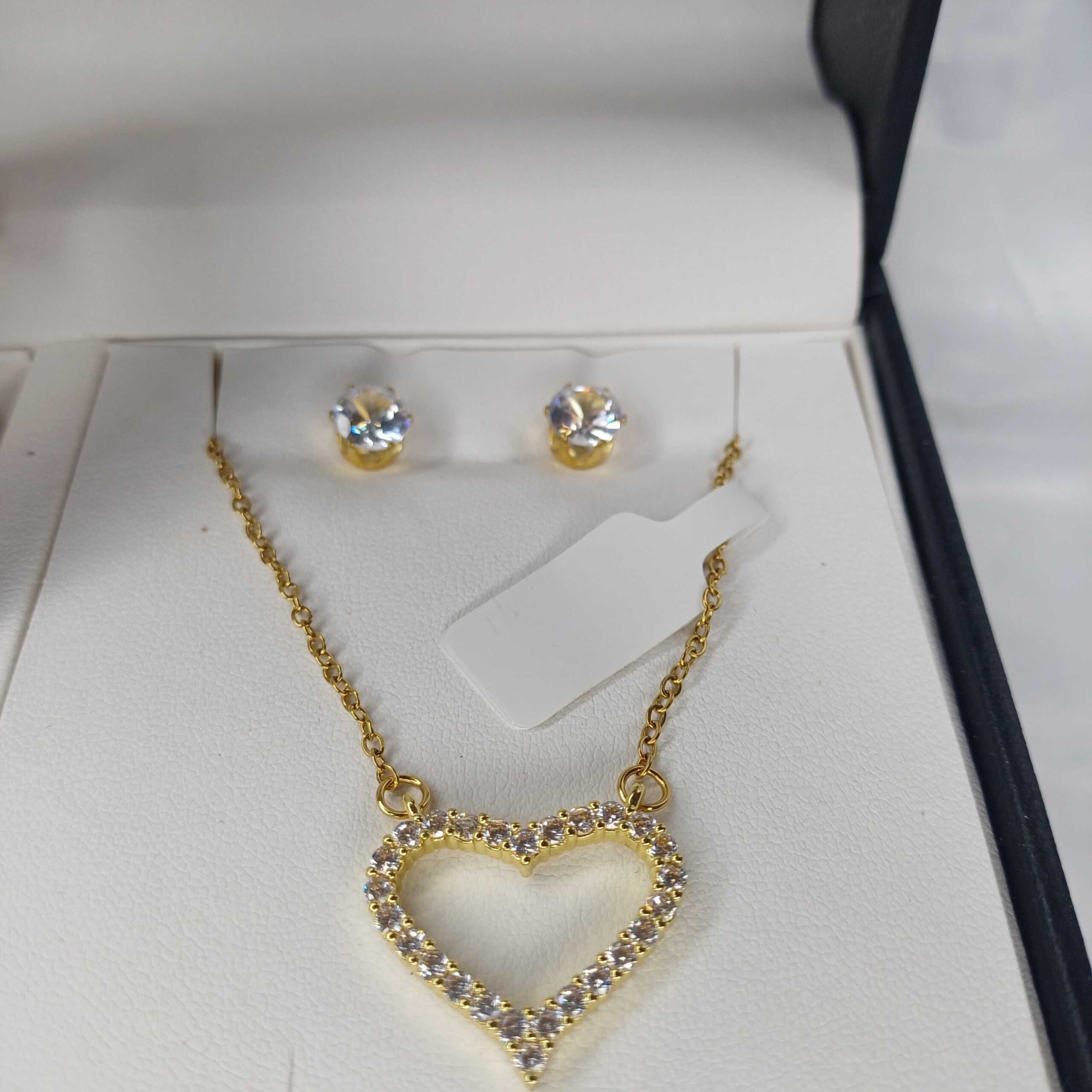 Elegant Timepiece and Jewelry Set - Image 2
