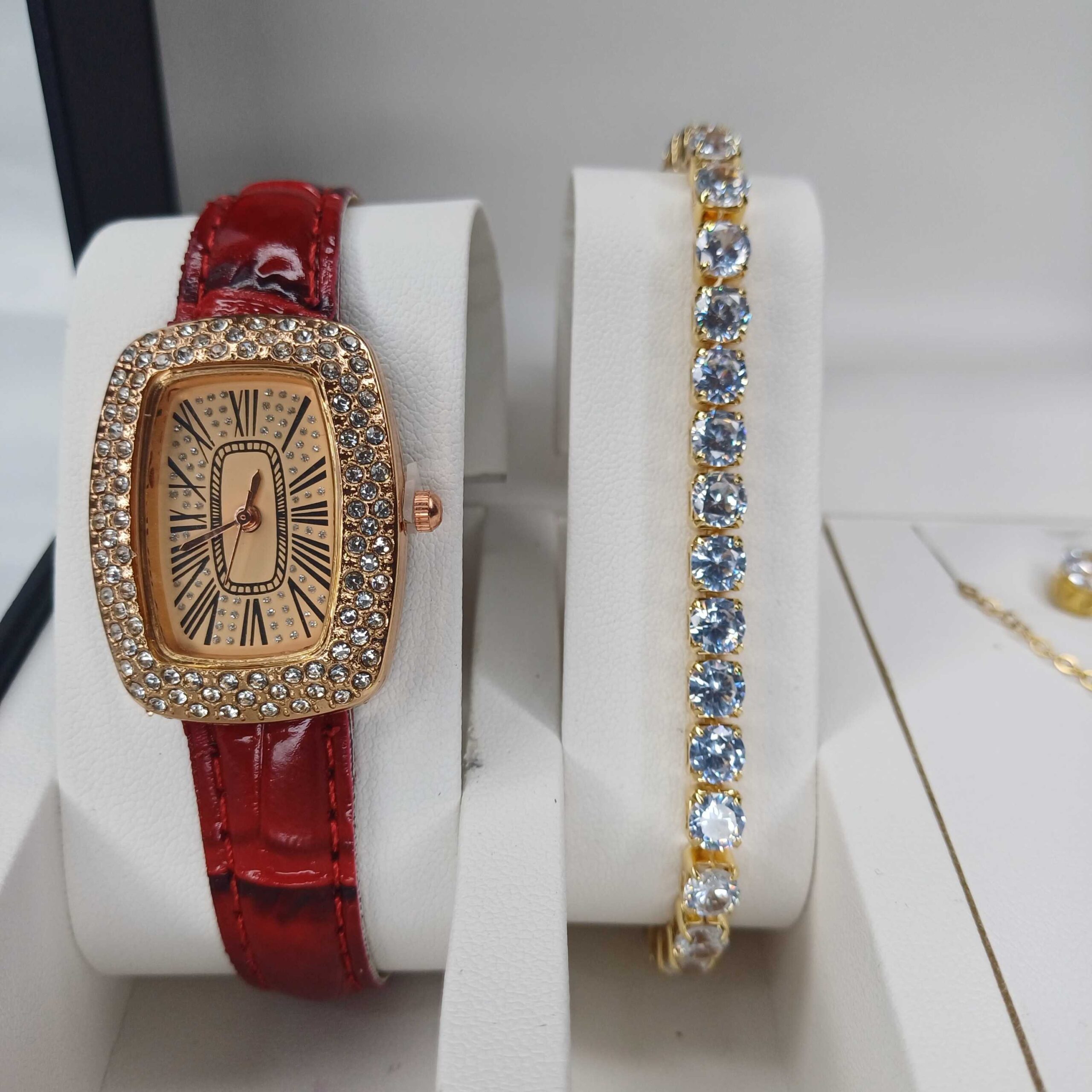 Elegant Timepiece and Jewelry Set - Image 4