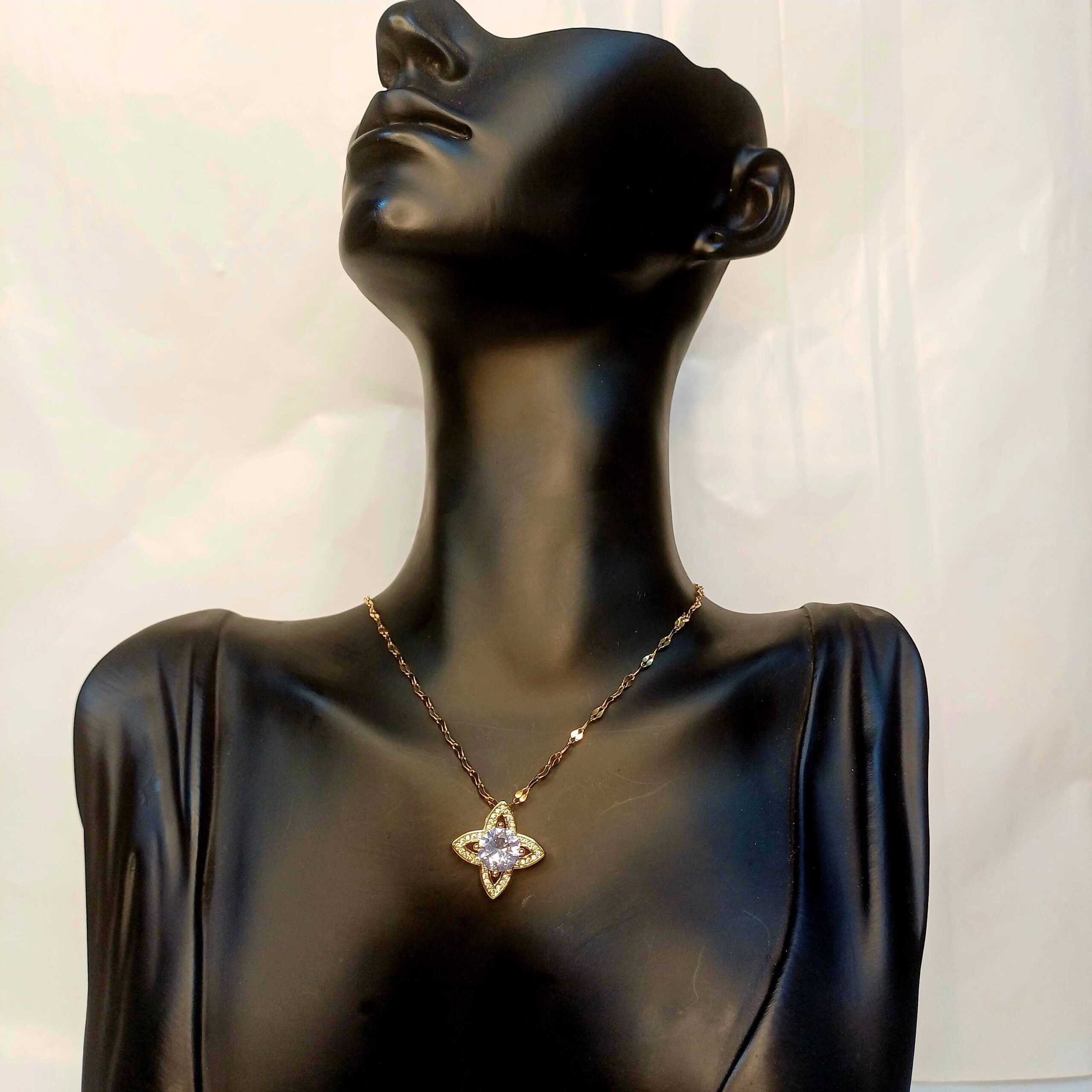 Star-Shaped Pendant Necklace