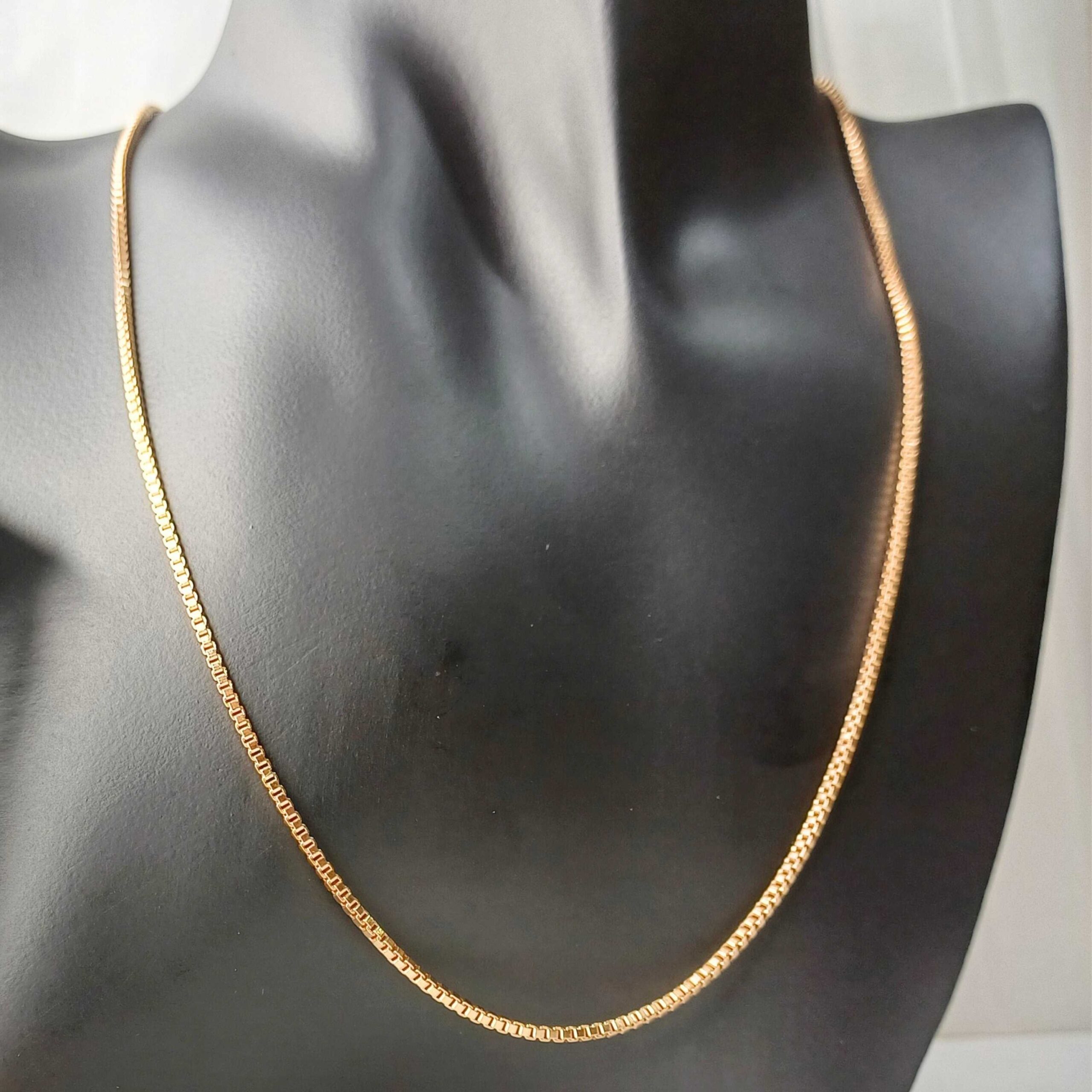 Female Elegant Gold Chain Necklace