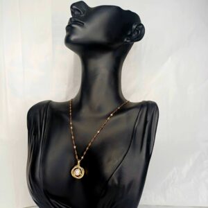 Elegant Gold Pendant Necklace