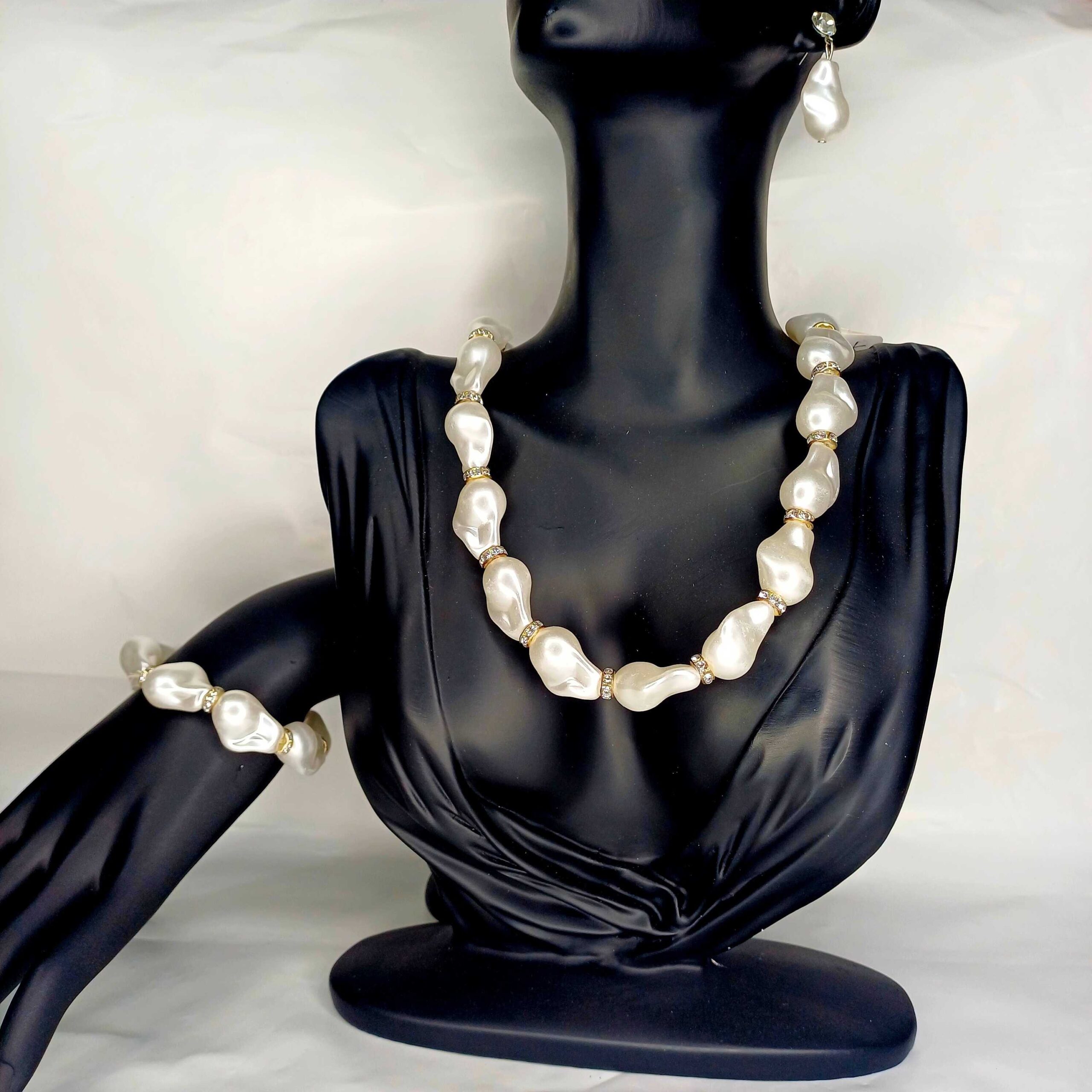 Elegant Baroque Pearl Jewelry Set