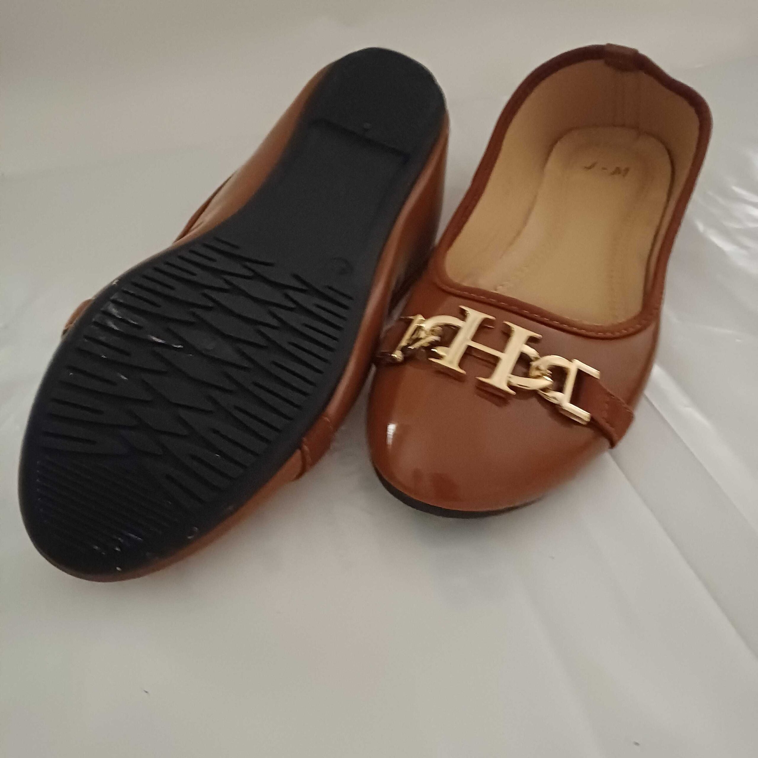 Elegant Brown Patent Leather Flats with Gold Chain Embellishment - Image 2